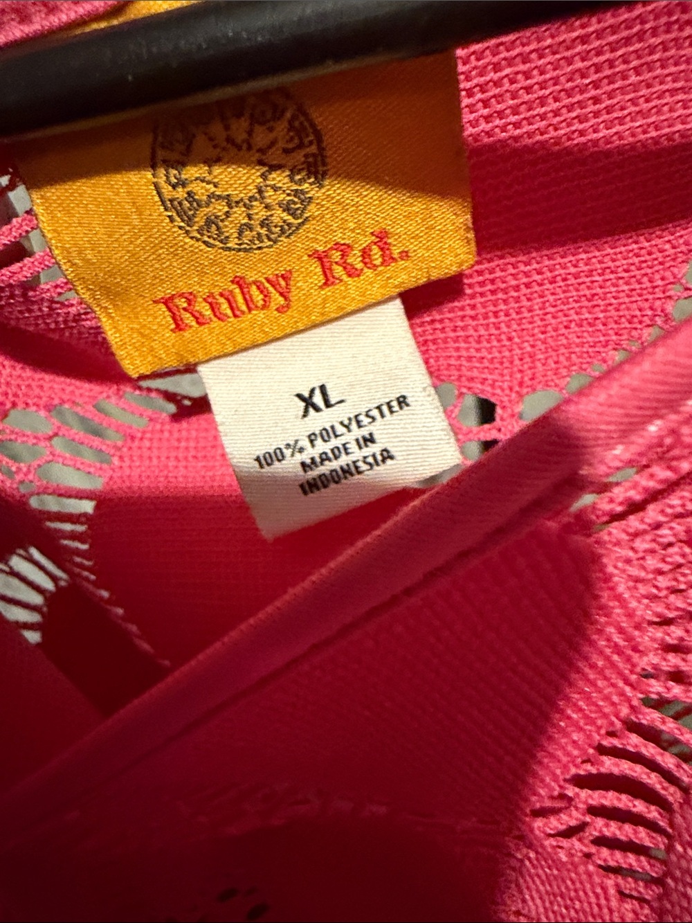 Ruby Rd. Hot Pink Laser Cut Geometric Circle Pattern Top XL - Picture 3 of 4